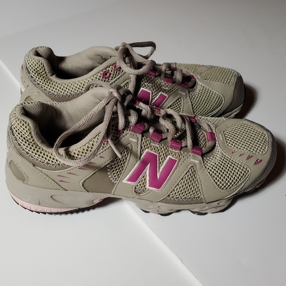 New Balance 609 Trail Running Shoes